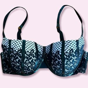 Victorias Secret Lilac Purple Black Fishnet Patent Leather Trim Balconet Bra 34D